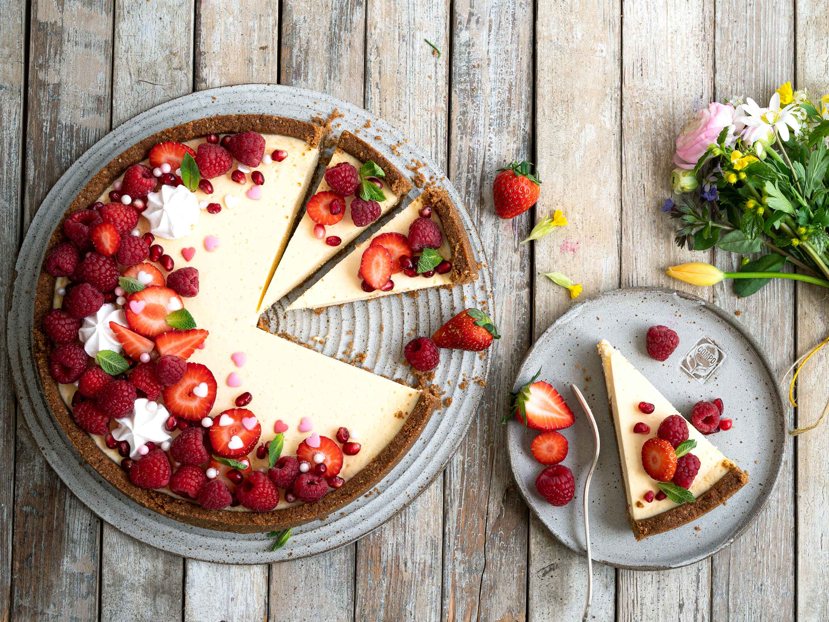 Kaastaart (cheesecake) met rode bessen | COMPO